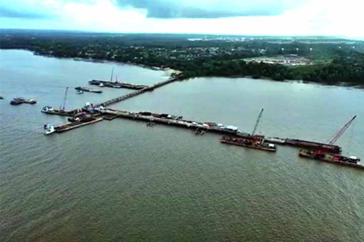 As melhorias no porto são coordenadas pela Companhia Docas do Pará, que também instalará 11 estruturas metálicas, chamadas dolphins, para garantir a atracação segura dos navios.
