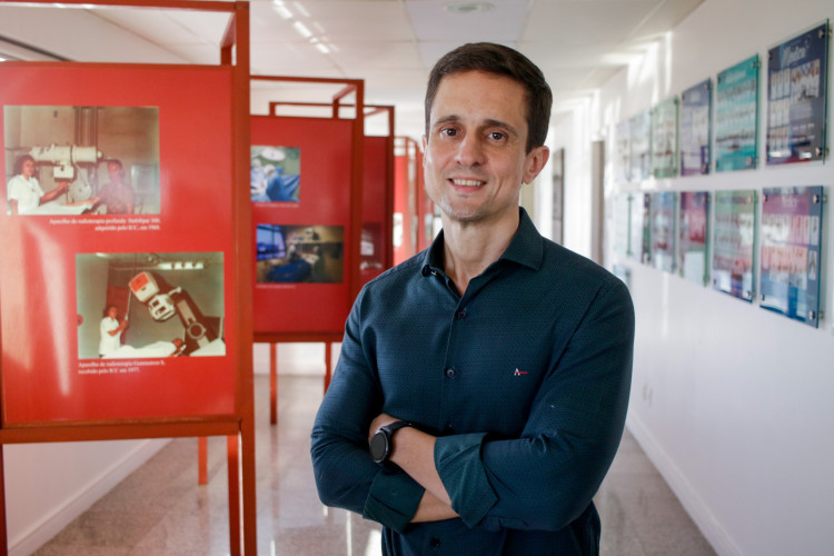 Na foto, o médico rádio-oncologista Liêvin Rebouças