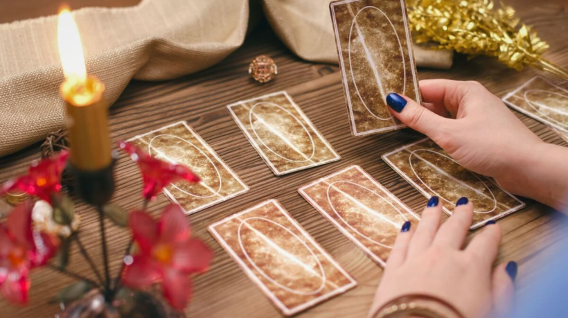 Veja as previsões do baralho cigano de setembro para os 12 signos