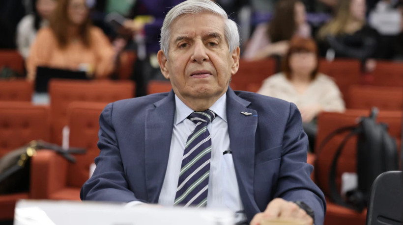 Augusto Heleno, Bolsonaro e mais seis réus compõem o 