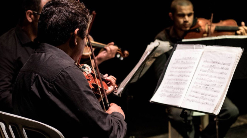Formado por integrantes da Osuece, Siara Quarteto faz show no Dragão do Mar como parte da programação do projeto Pôr do Som