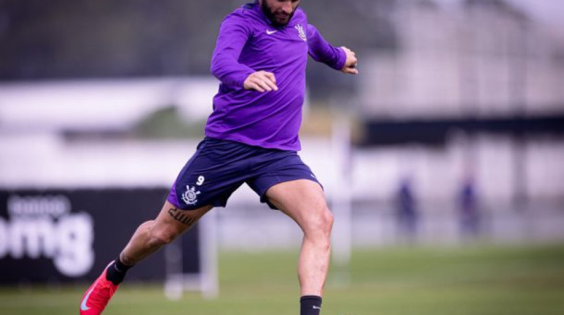Há duas semanas, atacante passou por cirurgia de hérnia inguinal, já treina com os companheiros e deve atuar na Copa do Brasil, dia 10