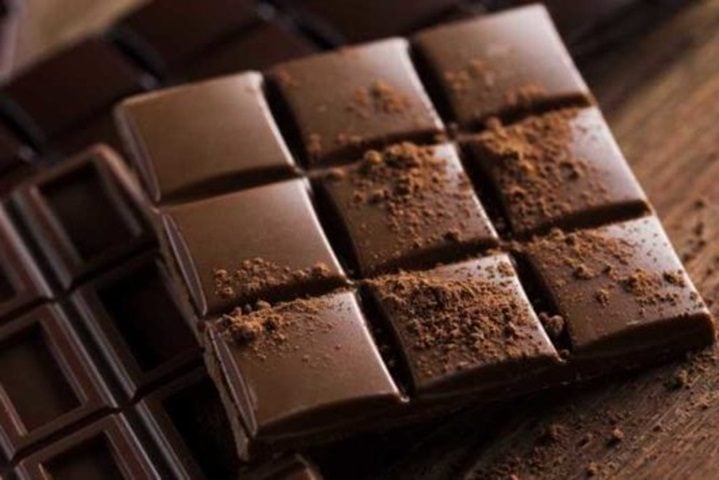 Cultivar cacau é diferente de fazer chocolate: Os países que mais processam cacau são os Países Baixos, Estados Unidos, Alemanha, Bélgica e Suíça. Eles têm um papel crucial, pois são os responsáveis por transformar o fruto em chocolate.