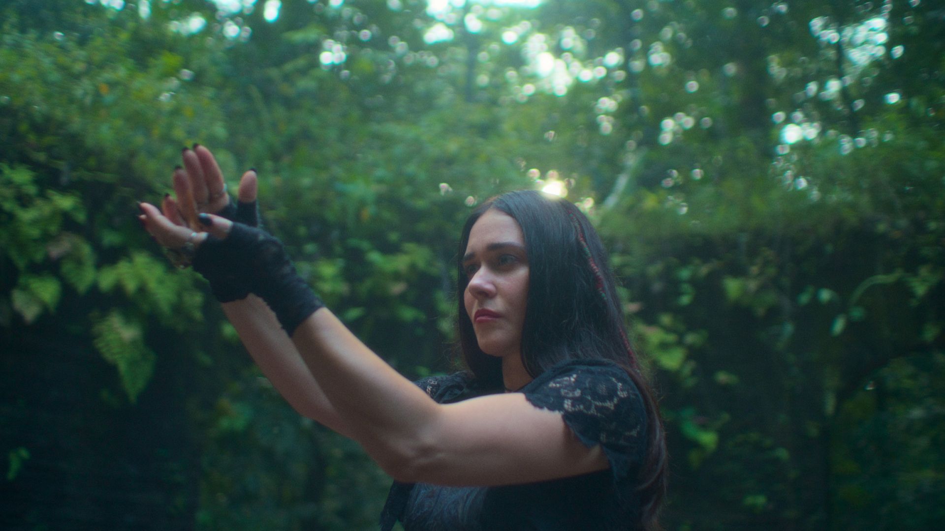 Em 2021, ganhou projeção internacional na Netflix como Inês/Cuca em Cidade Invisível. A segunda temporada foi gravada dois anos depois, ambientada na Amazônia, e Alessandra recebeu uma indicação ao Grande Otelo em 2024 como Melhor Atriz de Série de Ficção.
