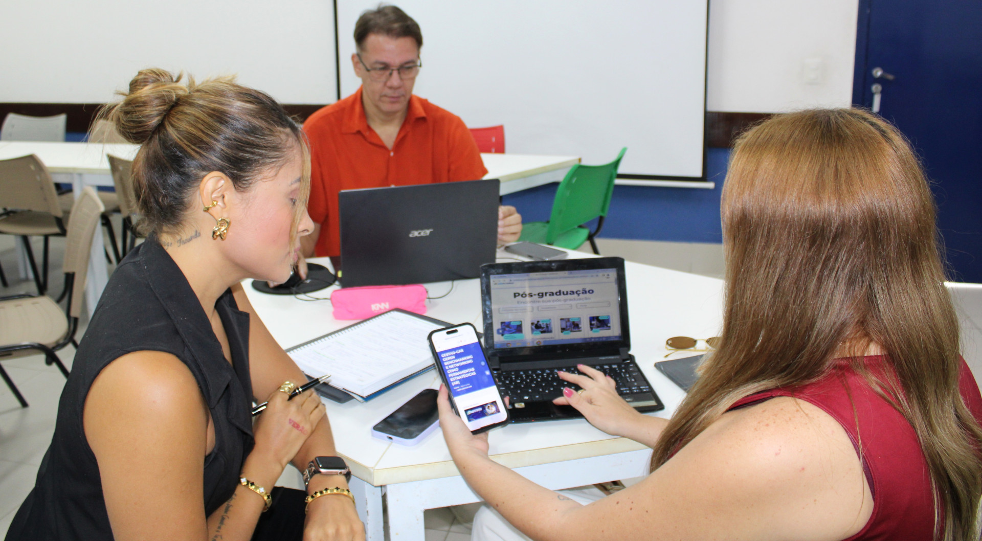 No ensino a distância da UniAteneu, o aluno alia conveniência e eficiência, alcançando a sua formação com excelência