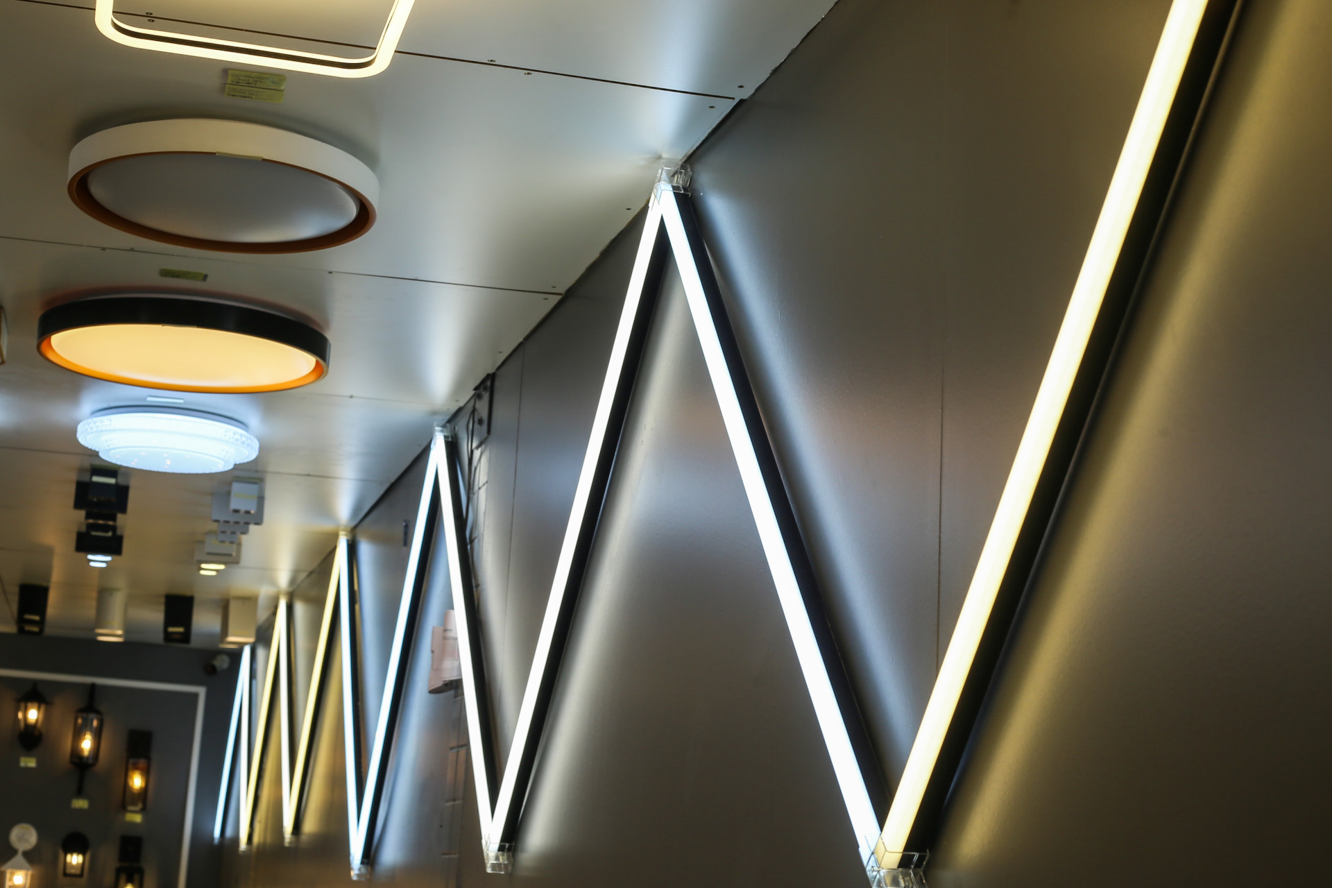 Opções de luminárias do setor especializado da Normatel