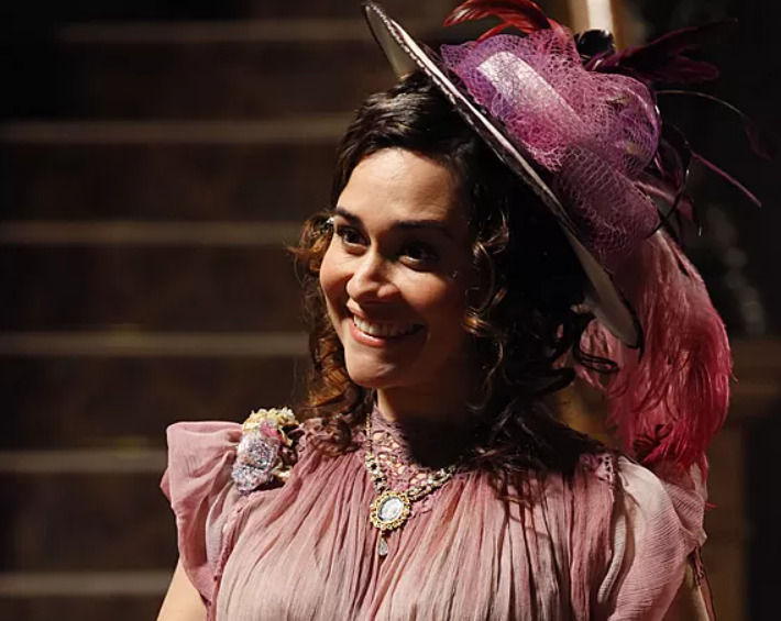 Na novela Lado a Lado (2012), atuou como a vilã Catarina, uma cantora egoísta e ex-amante de Edgar (Thiago Fragoso). Sua personagem chega para causar problemas no casamento de Edgar com Laura (Marjorie Estiano).
