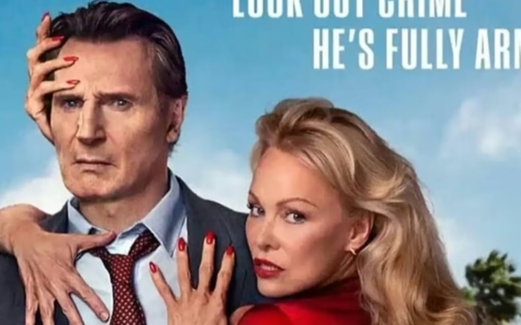 O ator Liam Neeson alcançou sua melhor bilheteria em sete anos com Corra que a Polícia Vem Aí!, que arrecadou sólidos US$ 16,8 milhões no fim de semana de estreia — o maior desempenho financeiro de filme estrelado pelo ator desde O Passageiro.  