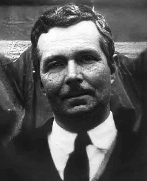 A réplica de madeira de Nossa Senhora de Fátima data da década de 1940 e foi criada pelo escultor português José Ferreira Thedim, que também foi o responsável pela imagem original da santa que está no santuário de Fátima, em Portugal. 
