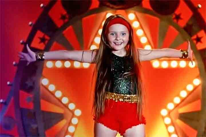 Abigail Breslin em Pequena Miss Sunshine (2006): Com apenas 10 anos, Breslin foi indicada ao Oscar de Melhor Atriz Coadjuvante depois de interpretar Olive, uma garota sonhadora em uma família disfuncional. 