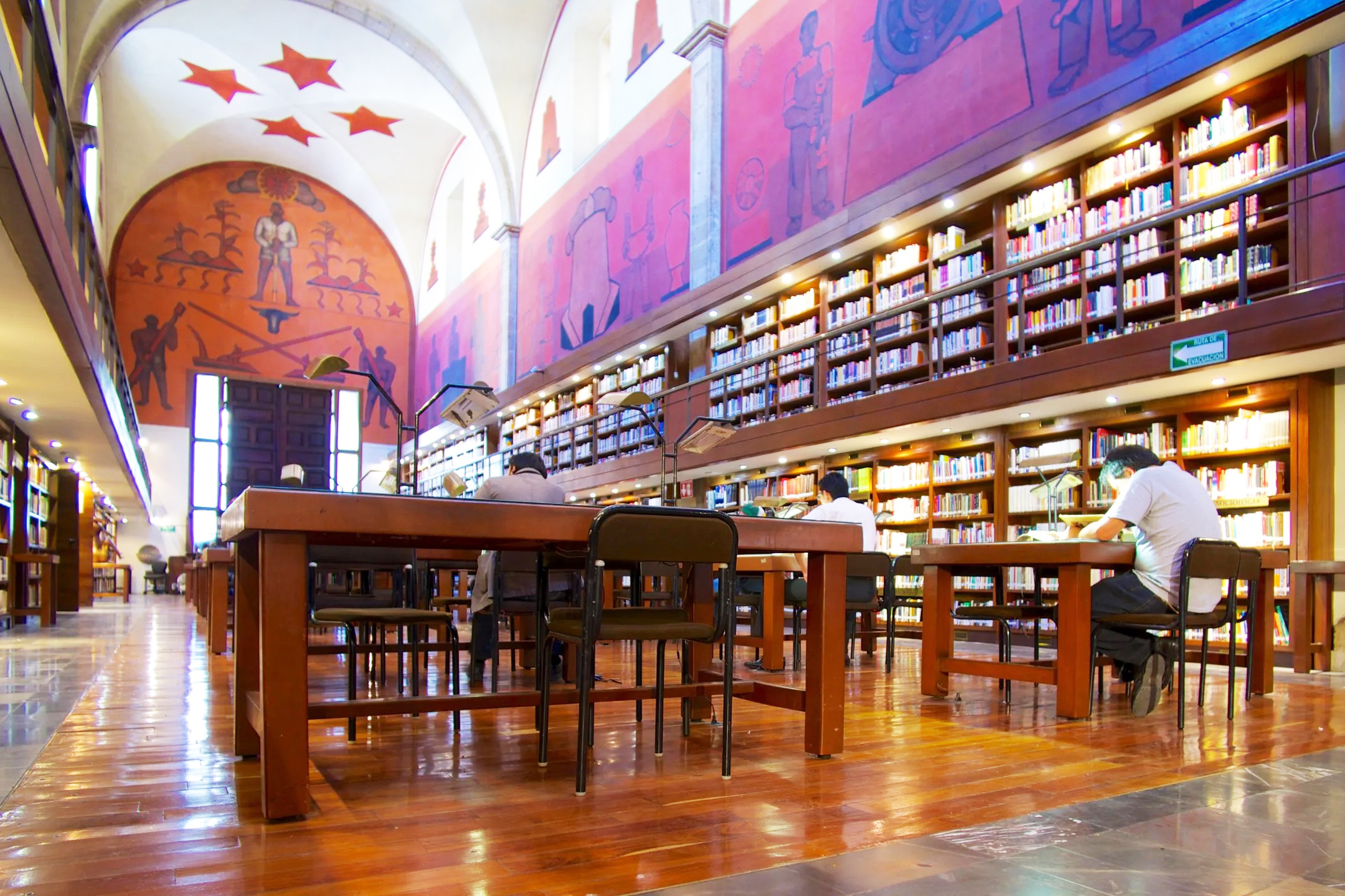 Viver nesta cidade, portanto, é estar certo de que poderá desfrutar de uma qualidade de vida equilibrada, com acesso a serviços públicos e privados de excelência, especialmente nas áreas de saúde e educação, reconhecidamente no topo da lista nacional.