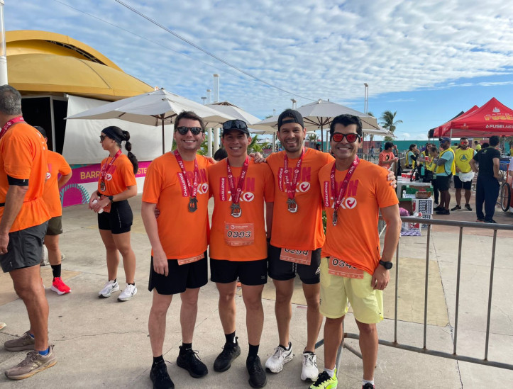 Challenge Fortaleza: David Duarte (&uacute;ltimo da esquerda para a direita) v&ecirc; a corrida como uma &oacute;tima forma de terapia. 