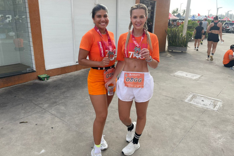 As amigas Tyrcya Quariguasi e a Karoly Cruz tamb&eacute;m participaram da Challenge Run 7K. 
