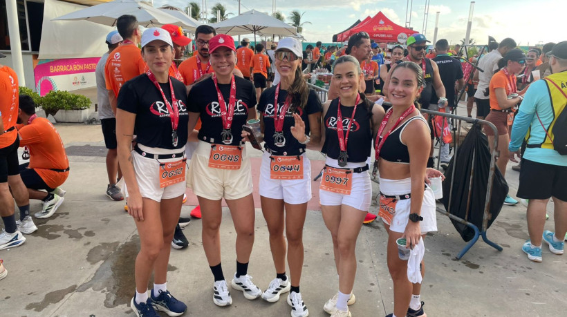 Da esquerda para a direita, a nutricionista Jéssica Vilela, a administradora Marina Valentin, a quiropraxista Bruna Coimbra, a estudante de medicina Madeline Farias e a consultora farmacêutica Luana Coimbra fizeram parte da corrida o Challenge Run 7K. 