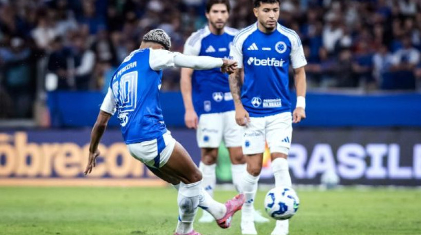 Cabuloso não fez uma grande partida no Mineirão, mas contou com desvio em cobrança do meia para vencer e subir para a vice-liderança