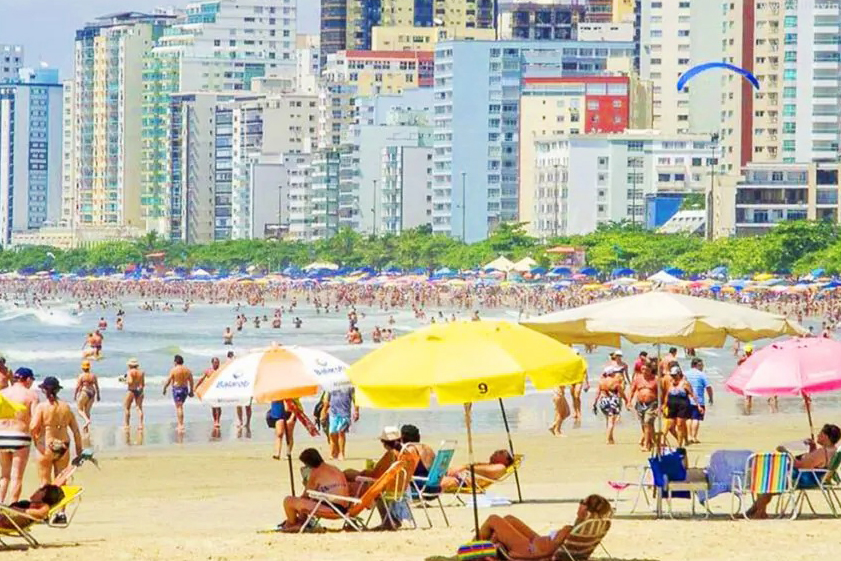 Com a contenção da maré, a praia ficará mais segura e agradável. Menos poças, mais espaço para lazer e esportes. Balneário Camboriú está se preparando para os desafios climáticos do futuro. O muro é invisível, mas sua função será sentida por décadas.