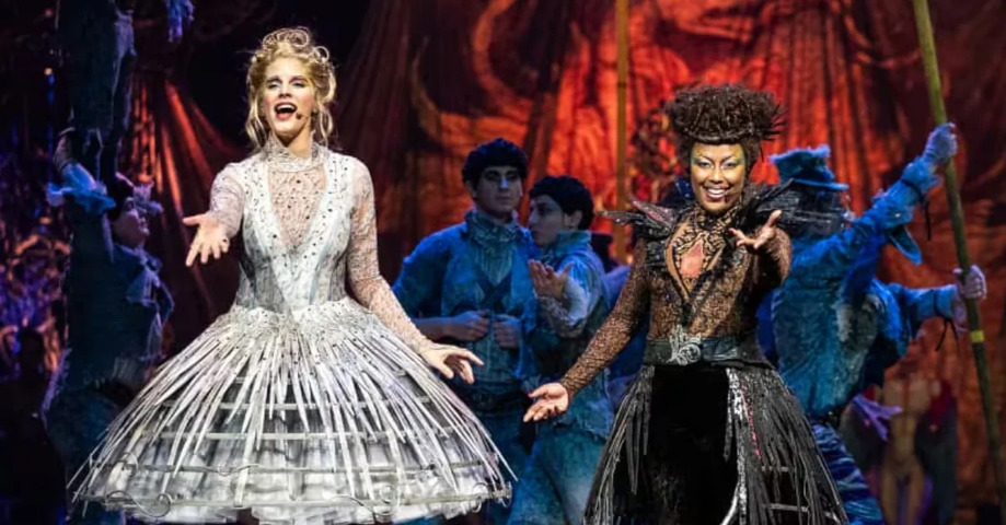 A proposta é trazer uma releitura ousada e contemporânea de um de seus maiores sucessos. O espetáculo original, que encantou milhões de pessoas entre 1994 e 2013, retorna agora com uma nova luz e energia.

