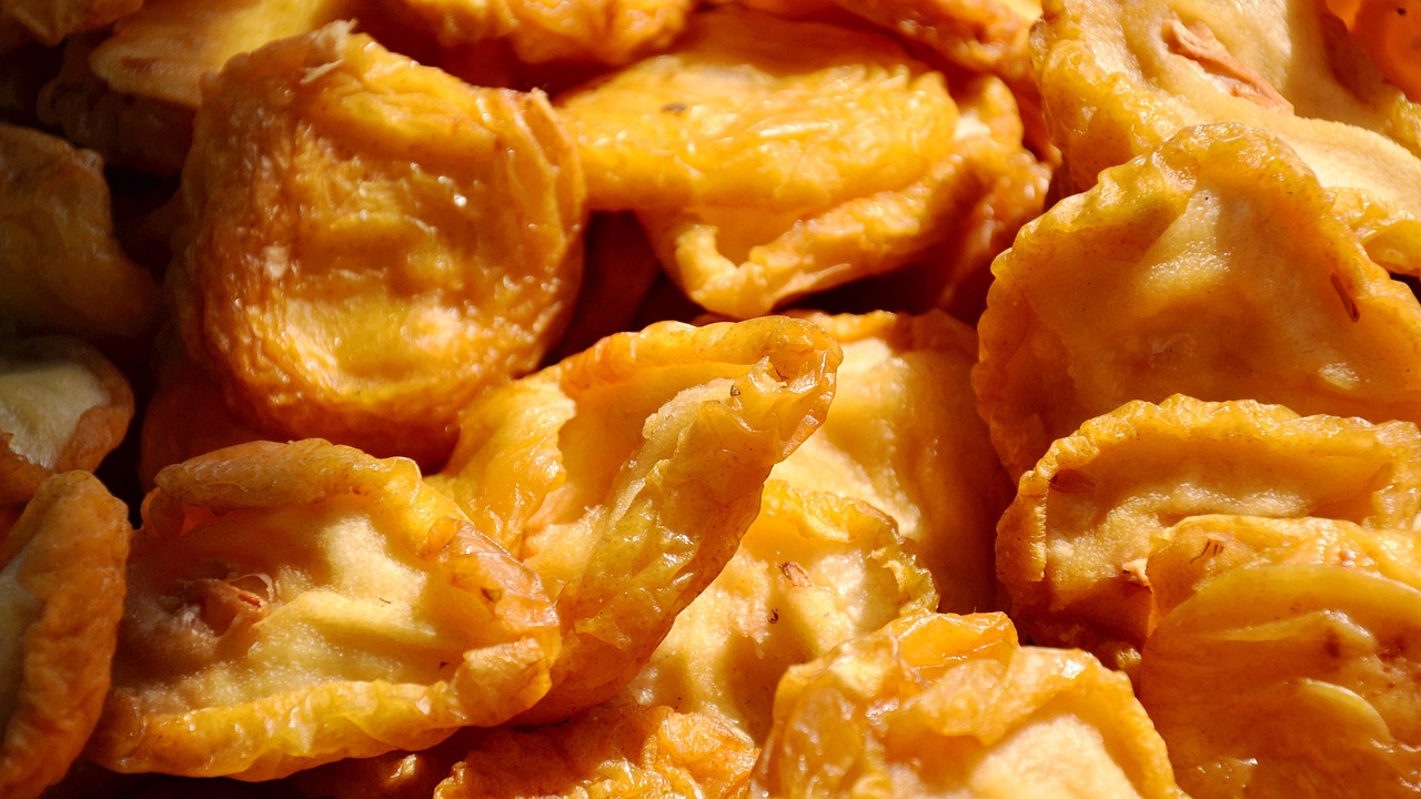 A pera desidratada é perfeito para quem aprecia o sabor naturalmente doce e suave da fruta. Este processo intensifica os sabores, tornando-a uma escolha excelente tanto para consumo puro quanto como ingrediente adicional em diversas receitas.