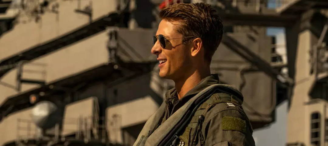 Sou texano. Um texano não deveria interpretar James Bond, iniciou Powell, em entrevista ao 'The Hollywood Reporter'. Com o novo reboot da Amazon, o nome do ator chegou a ser cogitado nos bastidores como o novo Bond. Mas ele foi direto ao dizer que o papel deve continuar com um britânico.
