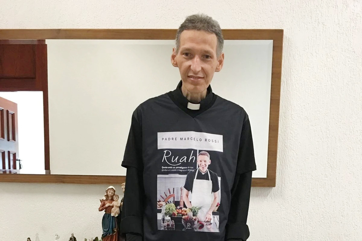 Mas o religioso também passou por momentos aos quais precisou mais do que nunca de sua fé. Como, por exemplo, quando enfrentou uma depressão profunda em 2016 e chegou a mostrar sua precariedade física à época. Em meio à fama e às multidões, viveu momentos de solidão e fragilidade. 


