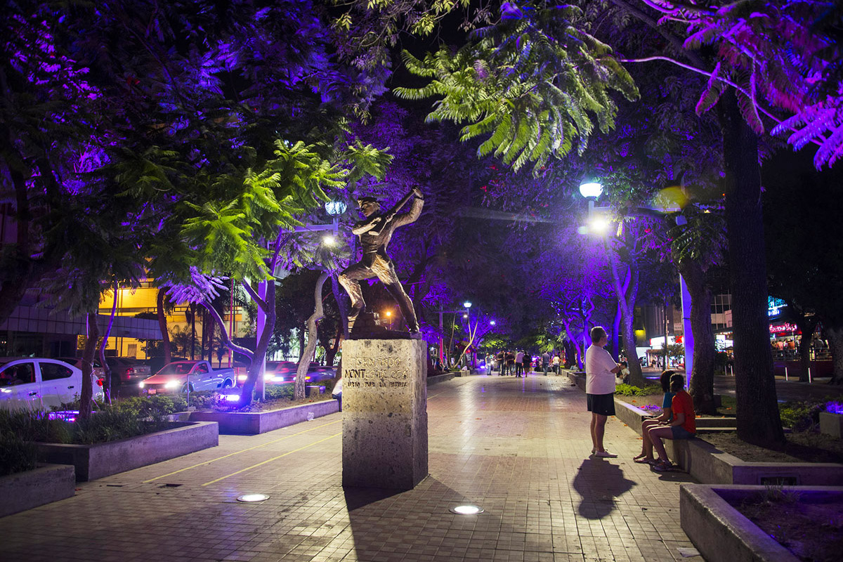 A capital de Jalisco proporciona satisfatória qualidade de vida, com alternativas de moradia para todos os tipos de famílias. 