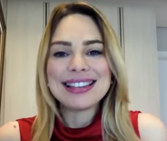 Em seguida, a jornalista fez um apelo à direção da Record: Diretores, me convidem! Record, alô, eu faço novela bíblica! Tô aqui, hein?, disse ela, para surpresa de alguns fãs que acompanhavam a entrevista.
