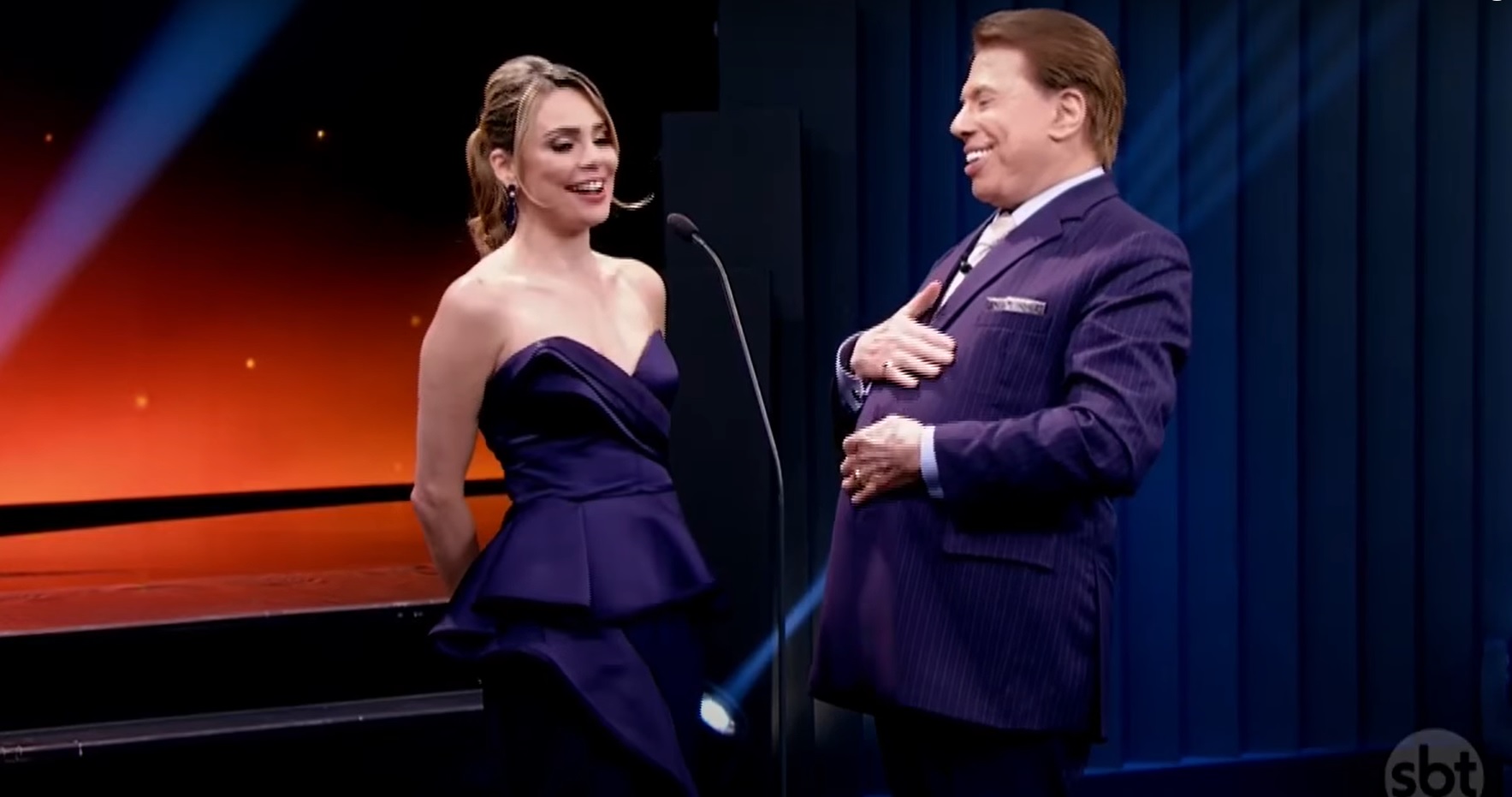 Silcio Santos não gostava que funcionários emitissem opiniões políticas no ar:  Você começou a fazer comentários políticos no SBT e pedi para você não fazer mais. Você foi contratada para ler notícias, não foi contratada para dar sua opinião, disse. 