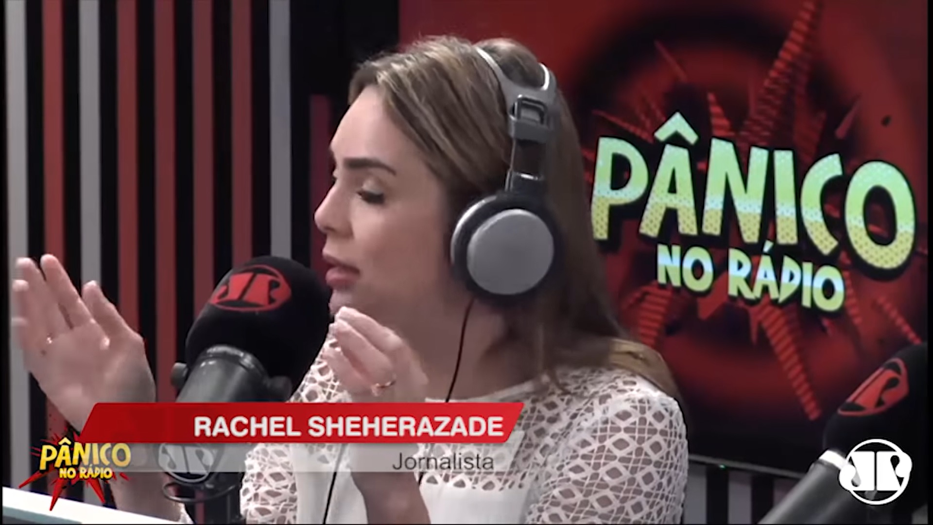 Mais uma polêmica se deu em 2014. a âncora disse: o contra-ataque aos bandidos é o que eu chamo de legítima defesa coletiva de uma sociedade sem Estado contra um estado de violência sem limite. Aos defensores dos Direitos Humanos que se apiedaram do marginalzinho preso ao poste, eu lanço uma campanha: faça um favor ao Brasil, adote um bandido.