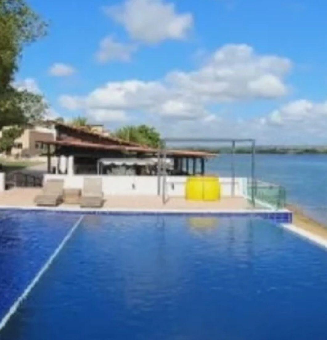 Com direito à piscina de borda infinita, algumas apostam no conforto e investiram pesado para receber os turistas. 