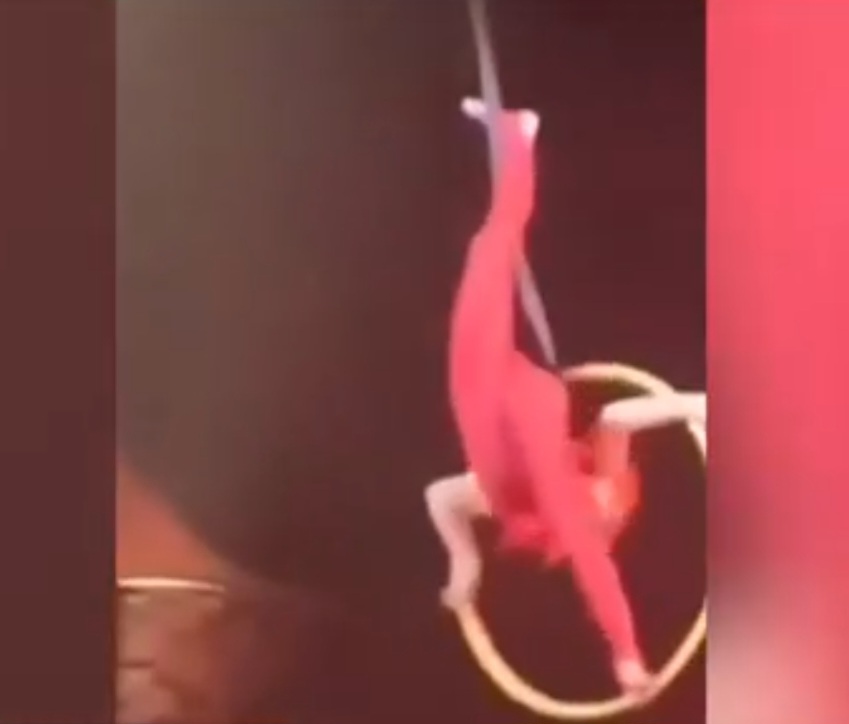 Em agosto de 2024, a acrobata russa e integrante do Cirque du Soleil, Mariia Konfektova, sofreu um acidente durante o show Kooza, na cidade de Portland, em Oregon, nos Estados Unidos.
