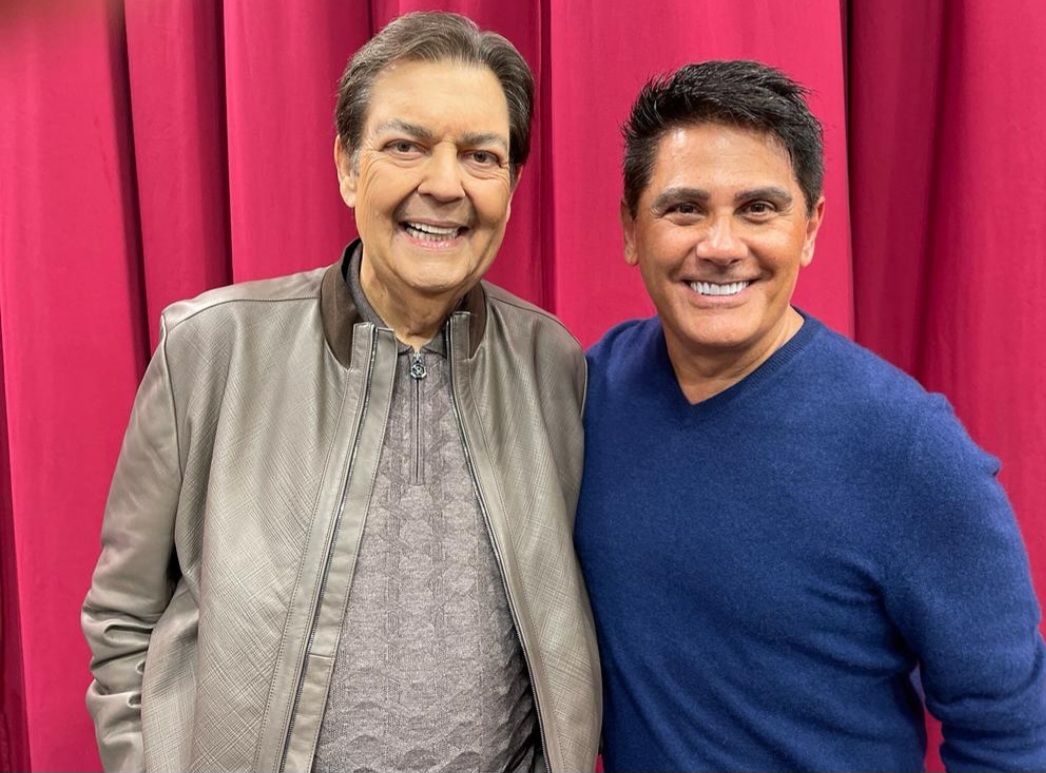 Um dos motivos é a amizade que Faustão mantém com César Filho desde os anos 1980, quando eles trabalharam juntos na TV Globo. Além disso, Faustão também falou com o SBT numa homenagem a Silvio Santos. 