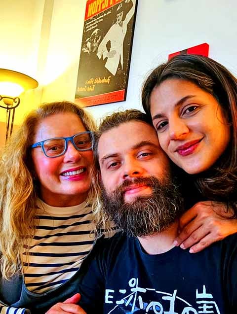 Do casamento de Vera Fischer om Felipe Camargo, nove anos mais jovem, nasceu Gabriel Camargo, em 1993.
