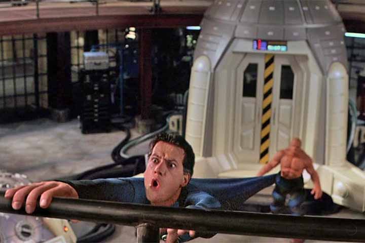 O físico Dr. Reed Richards, que se transforma em Sr. Fantástico, foi interpretado por Ioan Gruffudd. O ator galês ficou conhecido como o Oficial Harold Lowe no filme Titanic em 1997), e John Beales em Black Hawk Down (2001).