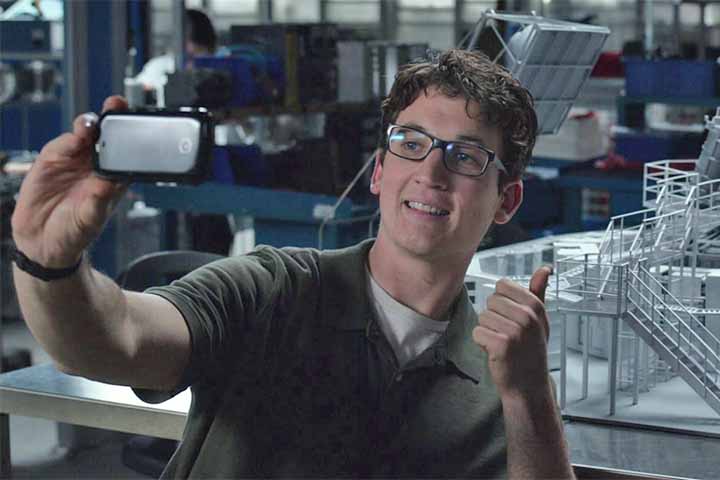 Coube a Miles Teller interpretar Reed Richards (Sr. Fantástico). O ator ficou conhecido por seus papéis em Divergente (2014) como Peter, Spiderhead (2022), como Jeff, e na continuação de Top Gun, como Rooster Bradshaw.