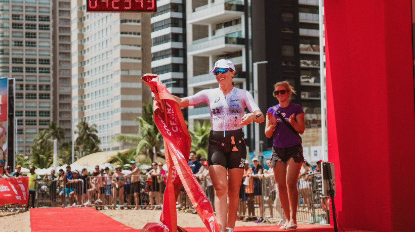 FOETALEZA-CE, BRASIL, 31-08-2025: Prova de Meia Maratona de Triatlo - Challenge Fortaleza. A chegada aconteceu na Beira Mar de Fortaleza. (Foto: Naiana Gomes/Divulgação) 