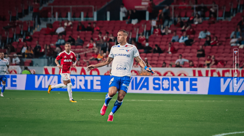 Breno Lopes iniciou como titular após estar suspenso do duelo contra o Mirassol