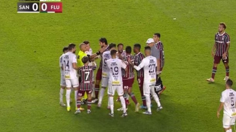 Ex-companheiros de Santos trocaram provocações durante empate sem gols entre Peixe e Fluminense, mas terminam o jogo em clima de paz