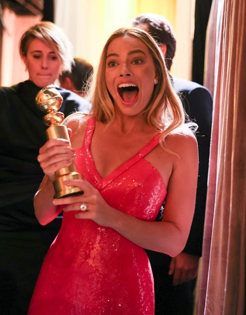 Margot concorreu, mas não ganhou ao Globo de Ouro de Melhor Atriz em Comédia. O filme levou 2 Globos de Ouro, na categoria  Conquista Cinematográfica e de Bilheteria ;  e também por música original, What Was I Made For?. 