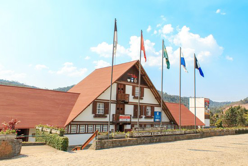 A Queijaria Suíça é um dos atrativos turísticos mais tradicionais do município. Localizada em meio às montanhas, ela mantém viva a tradição europeia com a produção artesanal de queijos típicos daquele país, como o gruyère e o emmental.