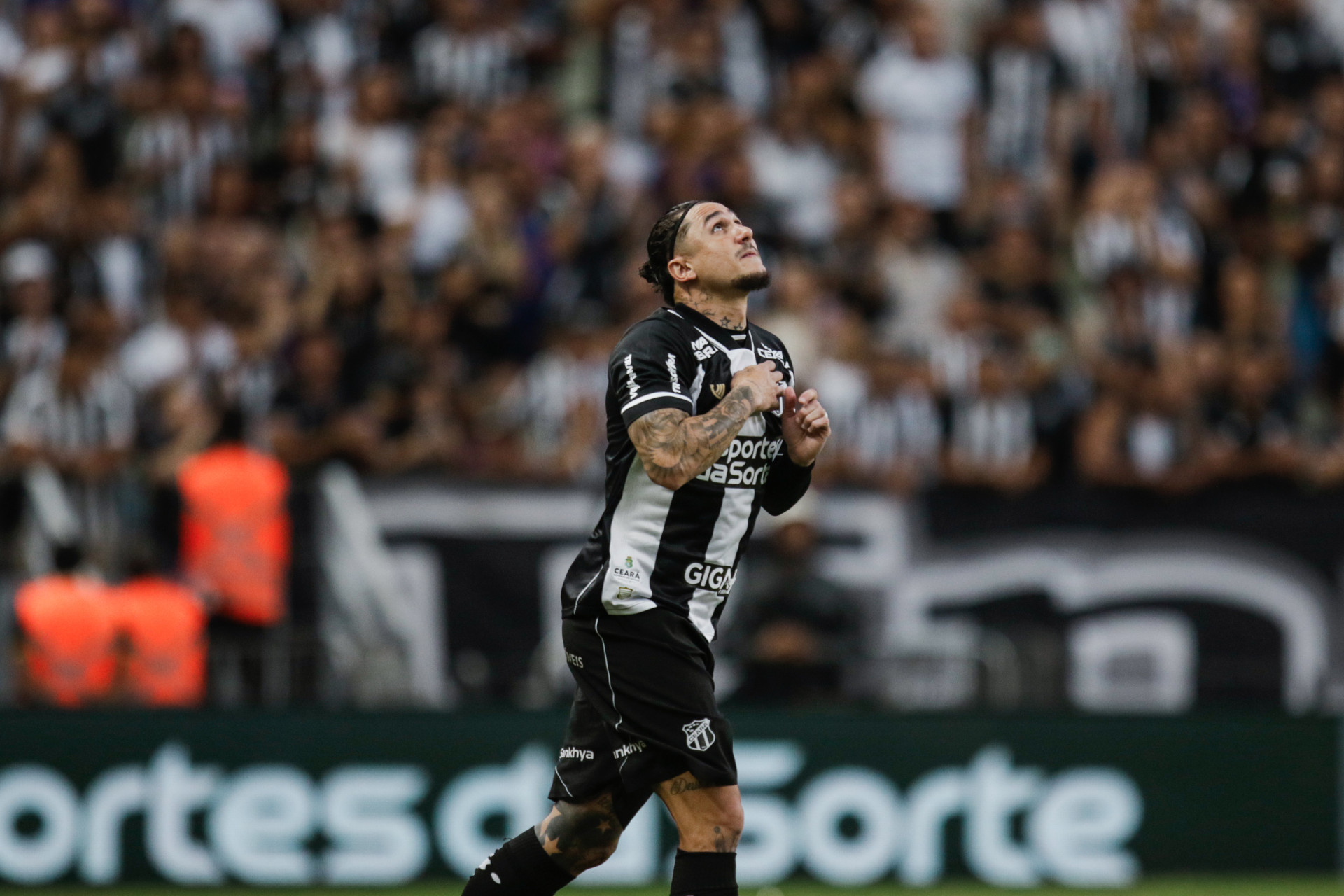 Vina vem ganhando minutos no Cear&aacute; (Foto: FERNANDA BARROS)