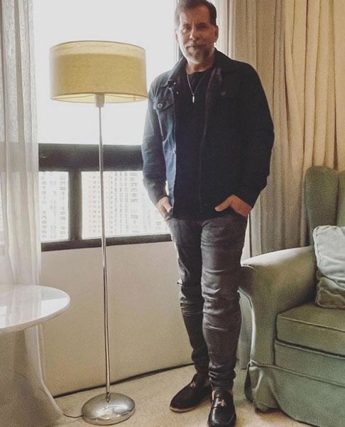 Ele perdeu mais de 60 kg, e a mudança de aparência gerou grande repercussão na mídia. O ator chegou a ser criticado por ter perdido o humor.