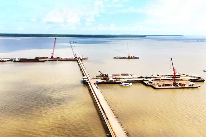 Como alternativa, o governo agora aplica cerca de R$ 180 milhões na adaptação do Porto de Outeiro, incluindo um píer de 710 metros, cuja entrega está prevista para 14 de outubro, poucas semanas antes da conferência.
