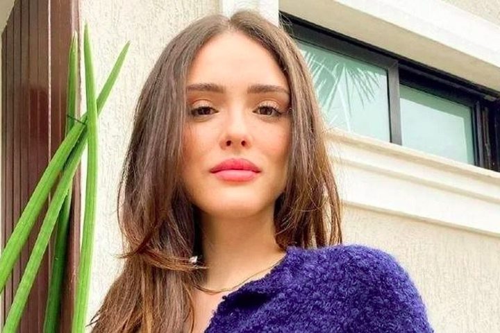 A ação, em tramitação na Justiça do Rio, alega que a atriz não quitou as taxas referentes aos meses de abril e novembro de 2024 e acumula débitos desde 2023.