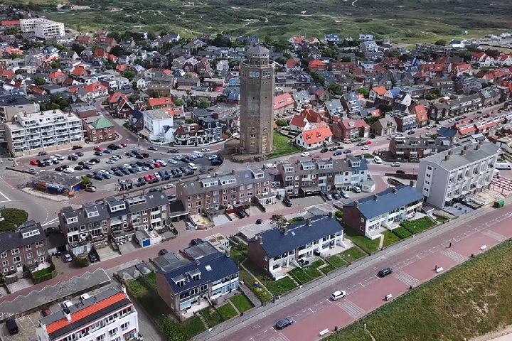 Zandvoort é uma charmosa cidade litorânea localizada na província da Holanda do Norte, nos Países Baixos, a aproximadamente 30 km a oeste de Amsterdã. 