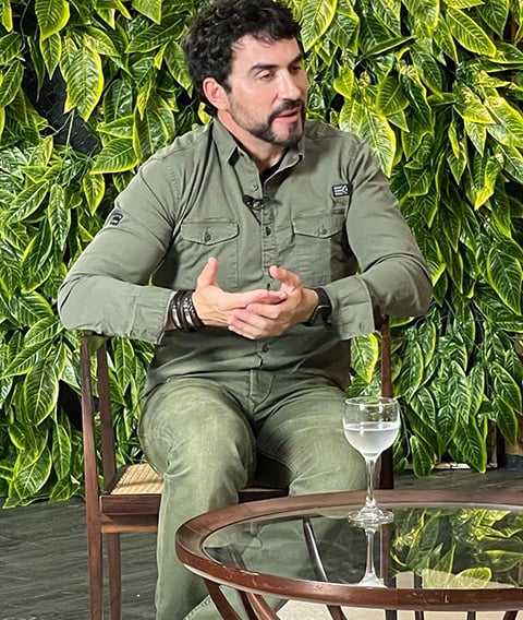 Aos 25 anos, o padre precisou lidar com uma tragédia em sua vida pessoal. Heloísa, uma de suas irmãs, morreu em um acidente de ônibus. Dez anos depois, ele sofreu com a hepatite e um diagnóstico errado, de artrite, que quase lhe custou a vida. 
