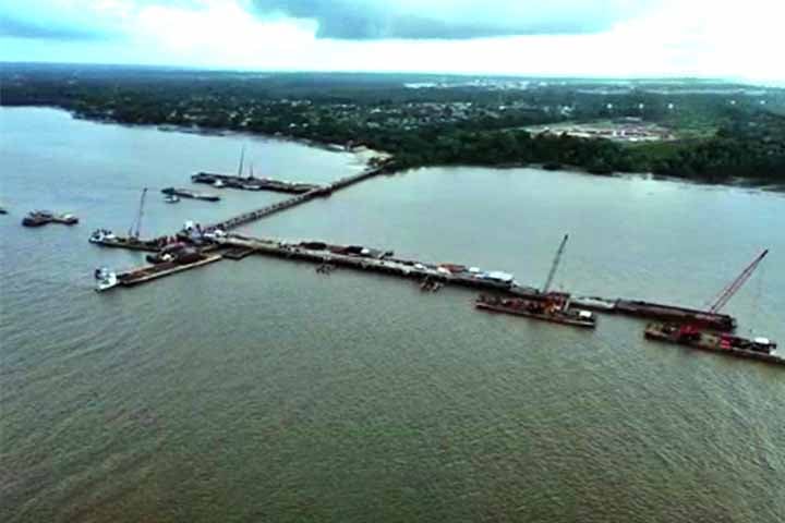 As melhorias no porto são coordenadas pela Companhia Docas do Pará, que também instalará 11 estruturas metálicas, chamadas dolphins, para garantir a atracação segura dos navios.
