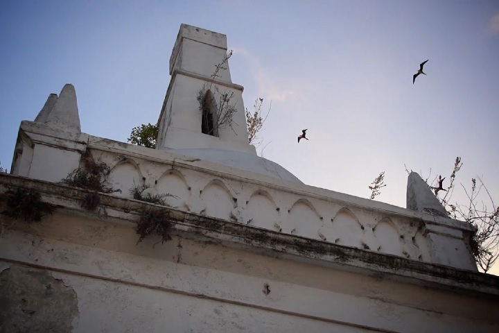 A prefeitura atribui a responsabilidade da falta de manutenção à Mitra Arquiepiscopal, administradora do imóvel.