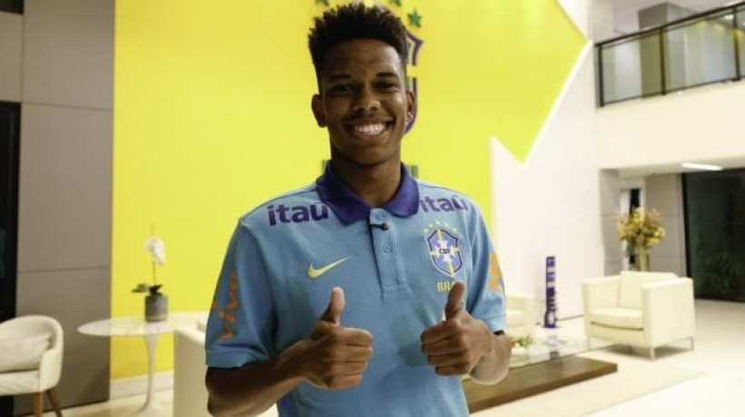 Com apenas 18 anos, atacante vive grande fase na Inglaterra e sonha em brilhar também com a Amarelinha