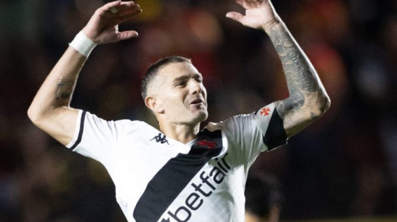 2025, aliás, já é o ano em que o Pirata mais balançou as redes na carreira; contra o Sport, argentino chegou aos 24 gols no ano