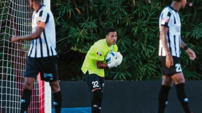  Jarleysom assumiu ainda no primeiro tempo a baliza dos algarves, que derrotaram por 2 a 1 o Benfica B 